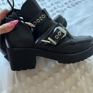 Stylish Black Women's Shoes Sz 7